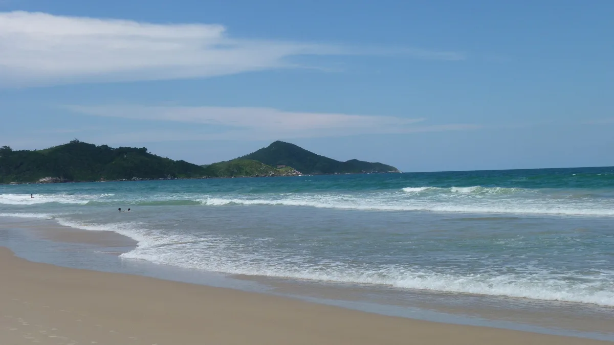 Praia do Canto Grande - Mar de Fora, em Bombinhas (SC)