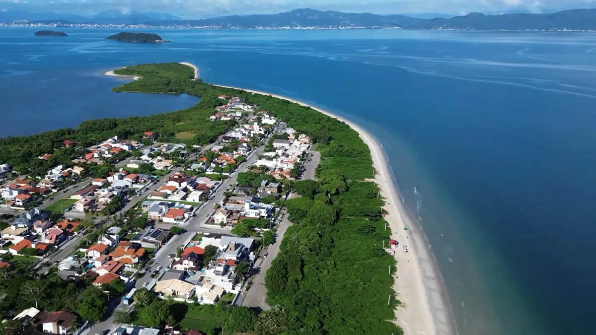 Praia da Daniela, em Florianópolis (SC)