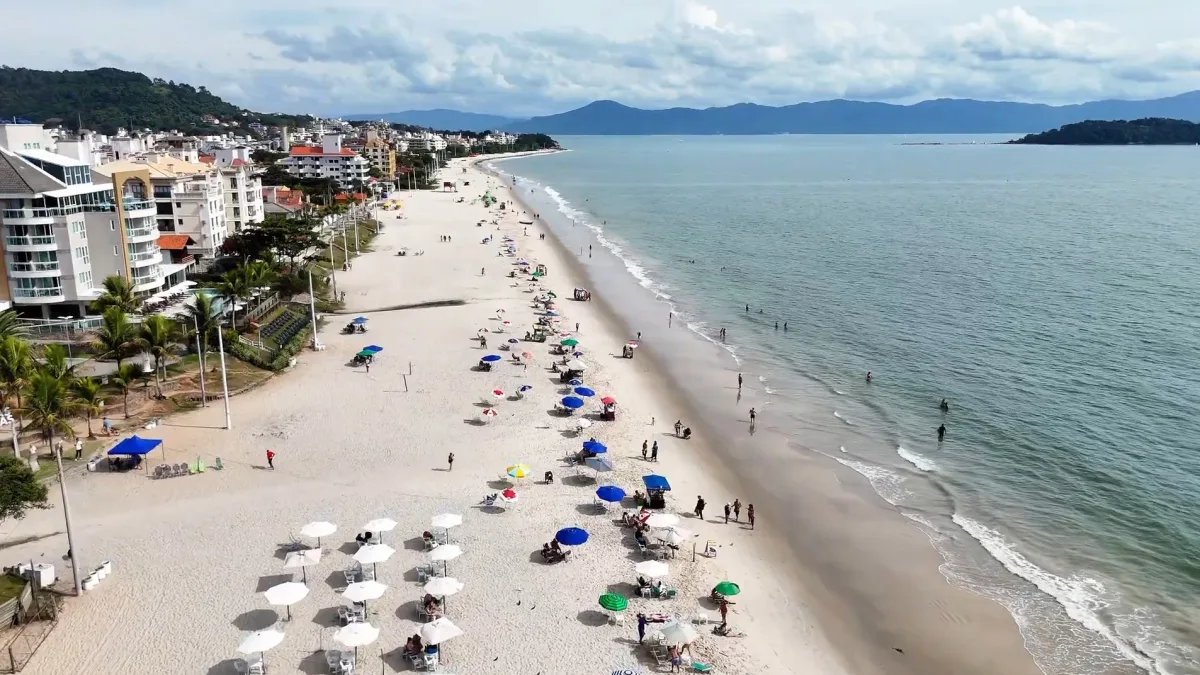 Praia de Canasvieiras, em Florianópolis (SC)